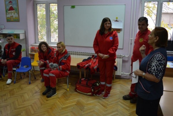 Лекари и техничари СХМП у вртићима ”ЛАНЕ” и “КЕКЕЦ”